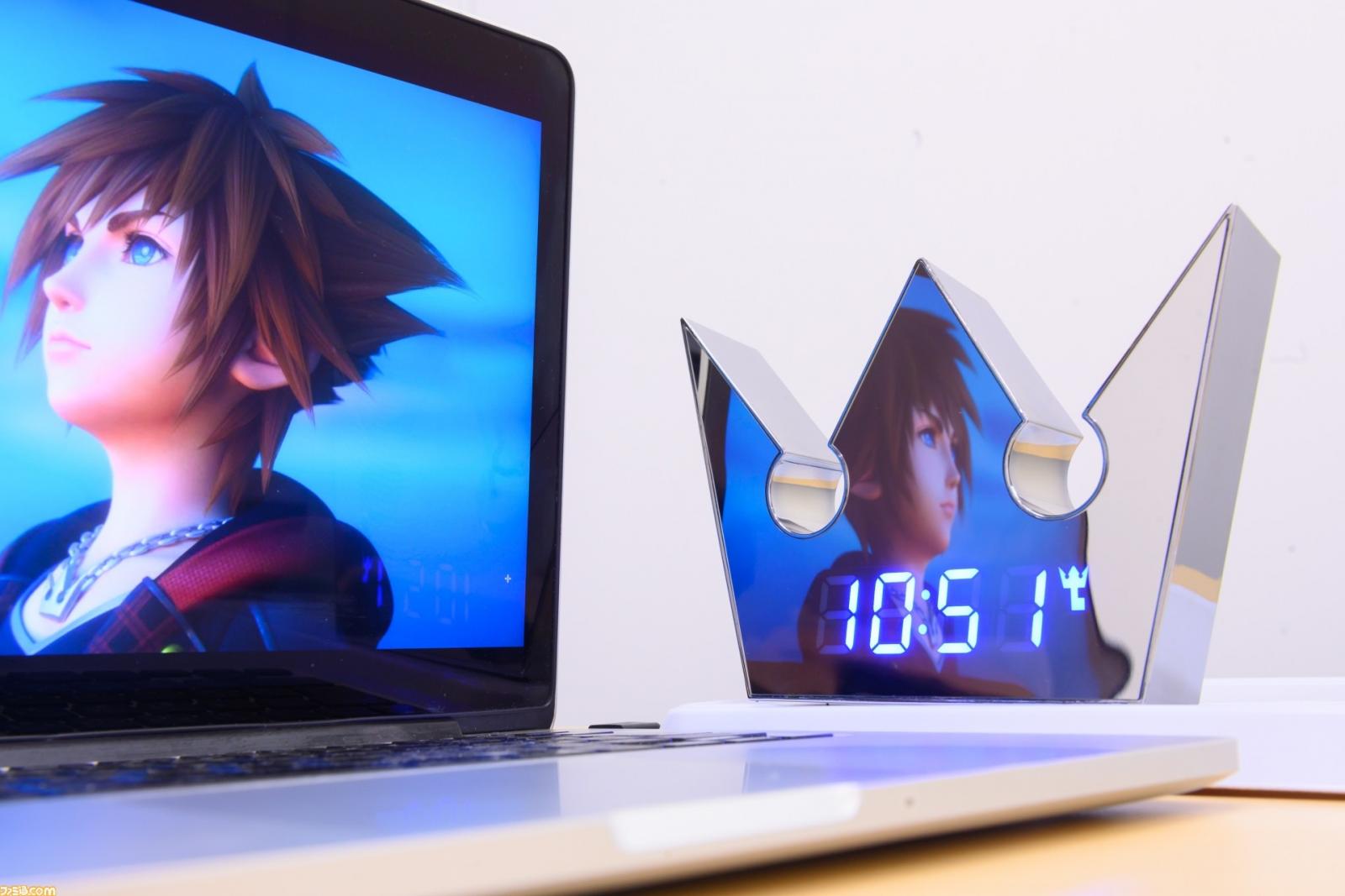 Kingdom Hearts Crown Icon Digital USB Clock